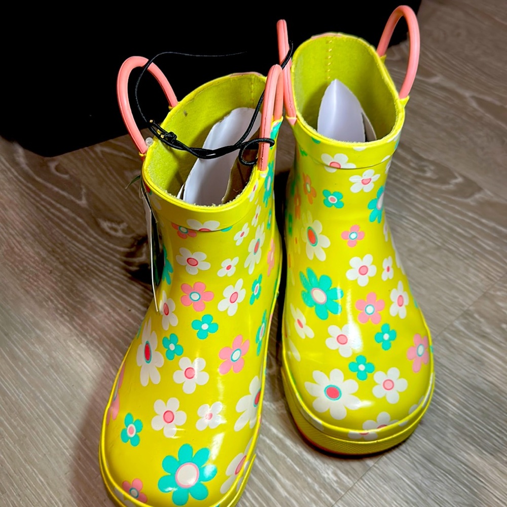 Western Chief Flower Power Shorty -Yellow US12